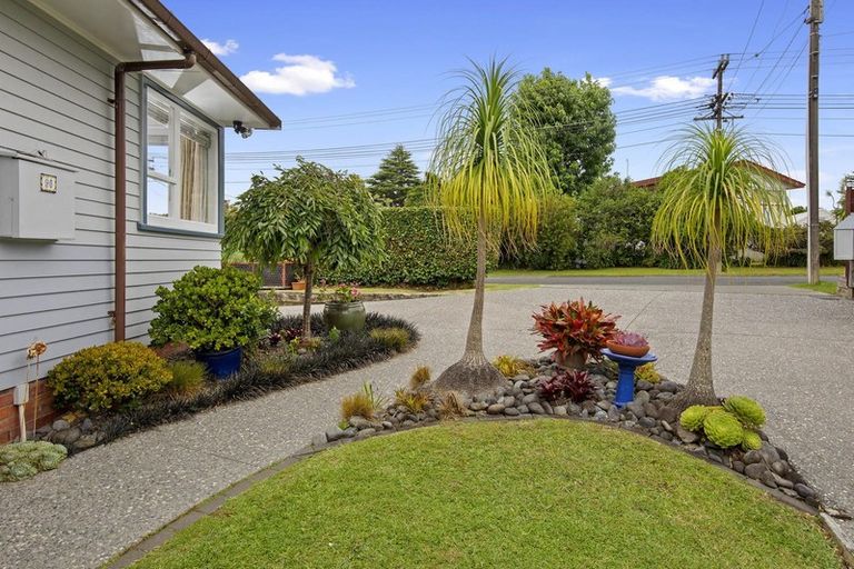 Photo of property in 90 Tiroroa Avenue, Te Atatu South, Auckland, 0610