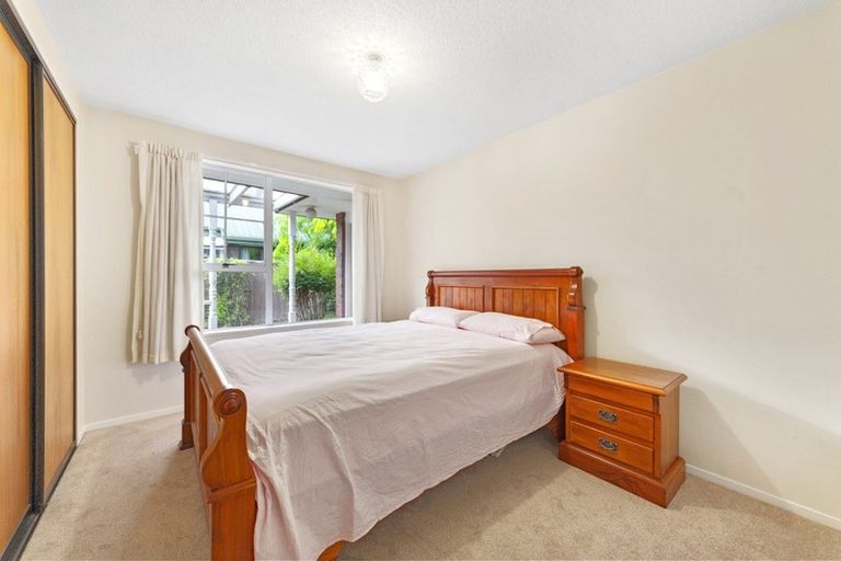 Photo of property in 5 Algie Place, Avonhead, Christchurch, 8042