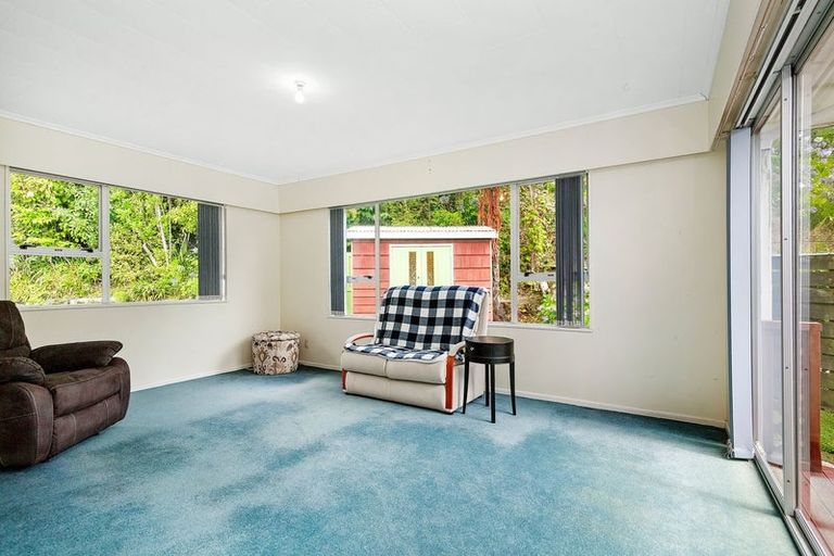 Photo of property in 4 Saint Hildas Glade, Tawa, Wellington, 5028