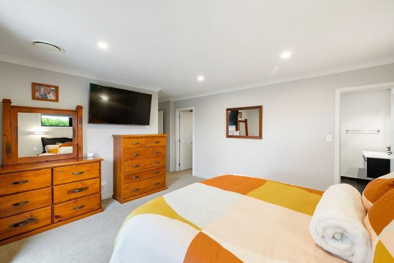 Photo of property in 17 Alan Livingston Drive, Cambridge, 3434