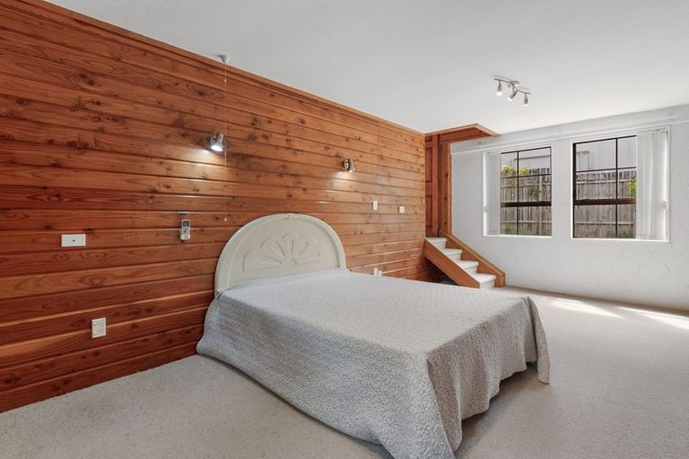 Photo of property in 33 John Downs Drive, Browns Bay, Auckland, 0630