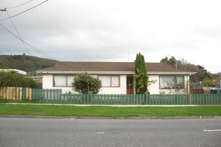 Photo of property in 35 Glen Road, Stokes Valley, Lower Hutt, 5019