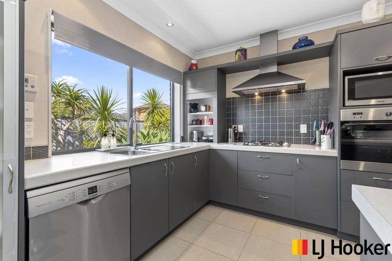 Photo of property in 29 Girvan Terrace, Wattle Downs, Auckland, 2103