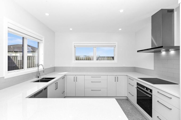 Photo of property in 102 Eriksen Road, Te Awa, Napier, 4110