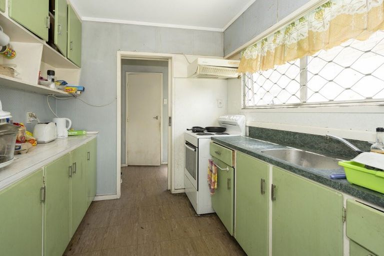 Photo of property in 2/81 West Coast Road, Glen Eden, Auckland, 0602