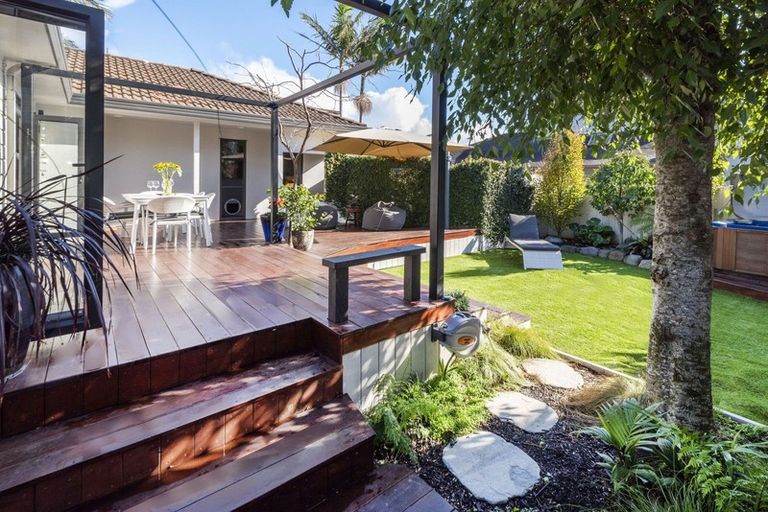 Photo of property in 2/12 Waller Avenue, Bucklands Beach, Auckland, 2012