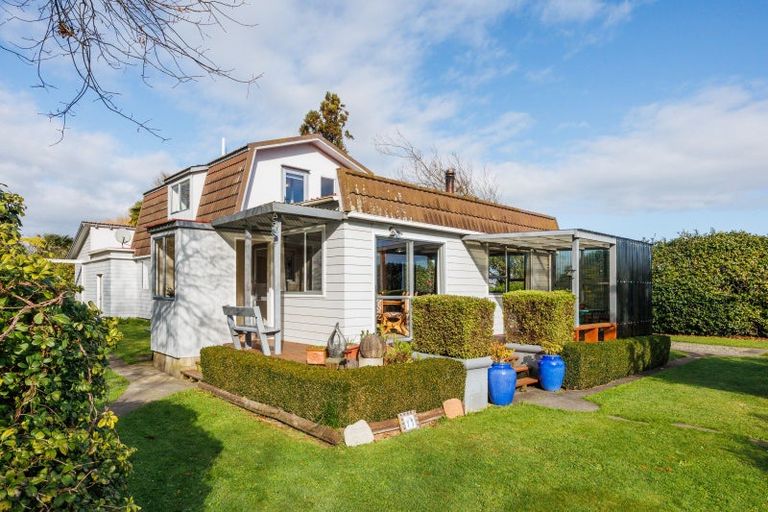 Photo of property in 1366 Rangiotu Road, Tiakitahuna, Palmerston North, 4477
