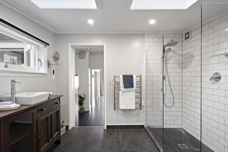 Photo of property in 397 Karaka Bay Road, Karaka Bays, Wellington, 6022