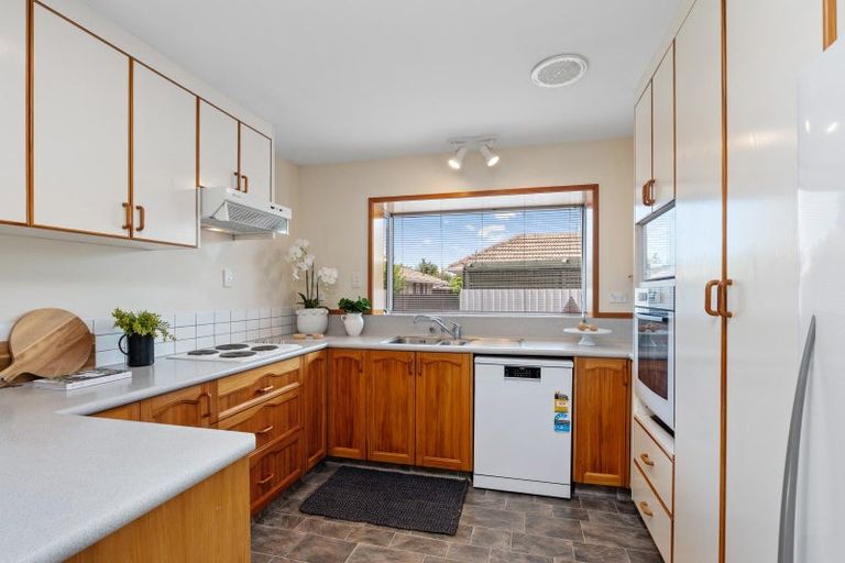 Photo of property in 2/19 Manor Place, Bryndwr, Christchurch, 8053