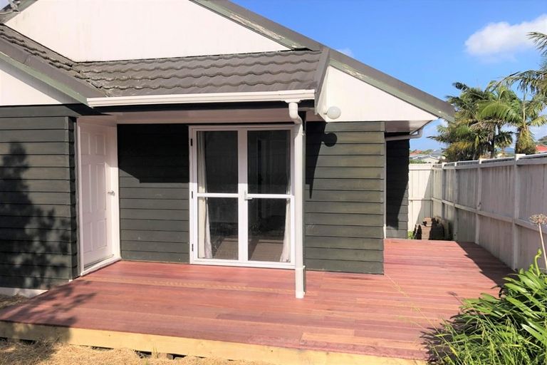 Photo of property in 30b William Bond Street, Stanley Point, Auckland, 0624