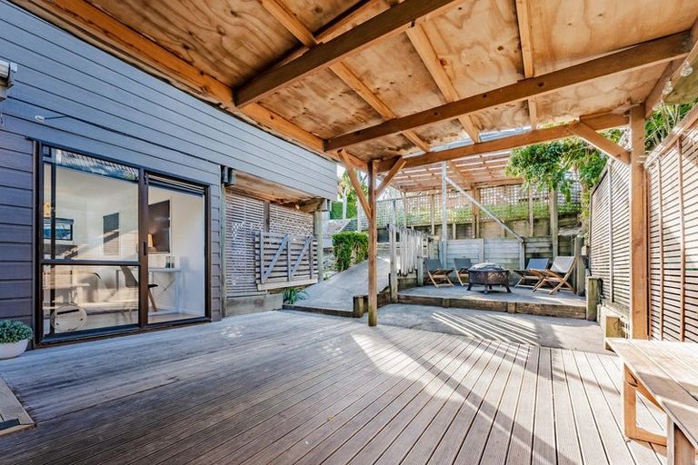 Photo of property in 2/104 Ocean View Road, Northcote, Auckland, 0627