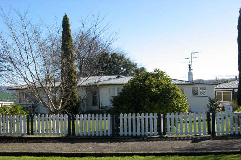 Photo of property in 14 Mckenzie Terrace, Carterton, 5713