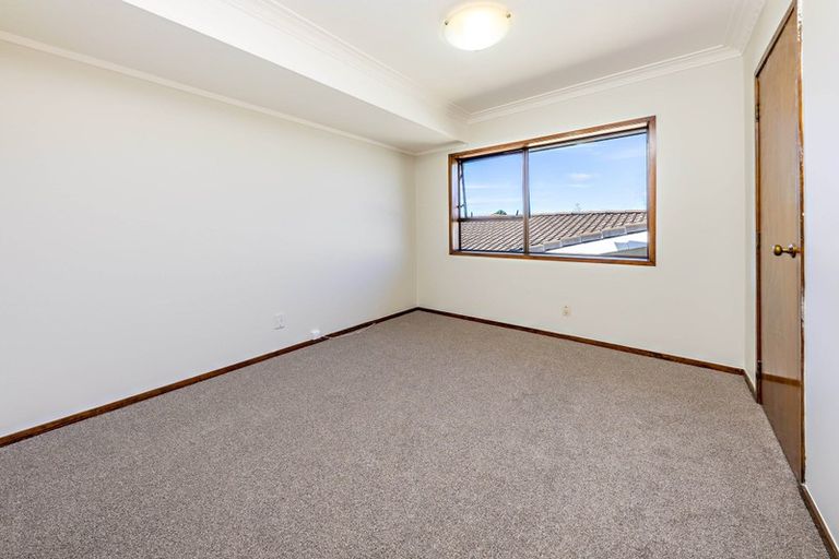 Photo of property in 16 Voltaire Court, Botany Downs, Auckland, 2010