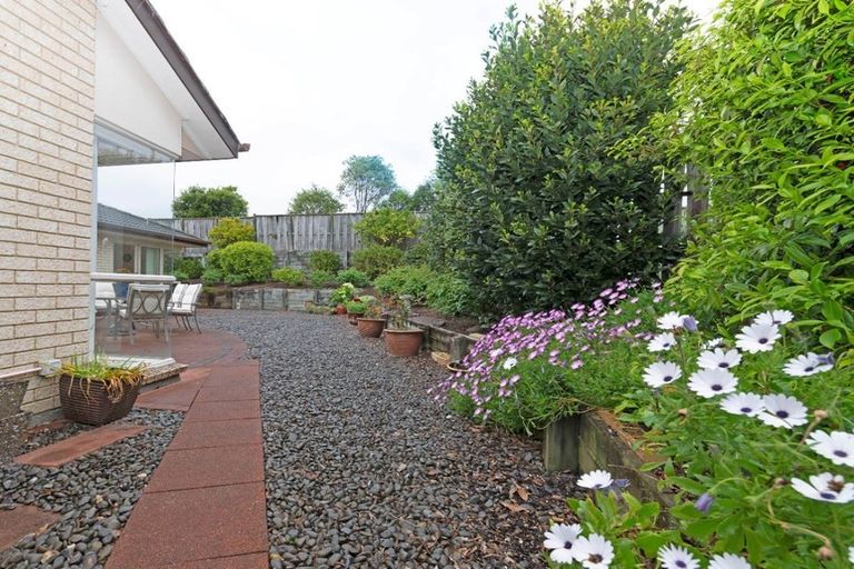 Photo of property in 26 Hillwell Drive, Henderson, Auckland, 0612