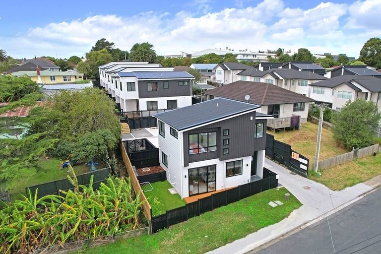 Photo of property in 4/29 Tudor Road, Henderson, Auckland, 0610