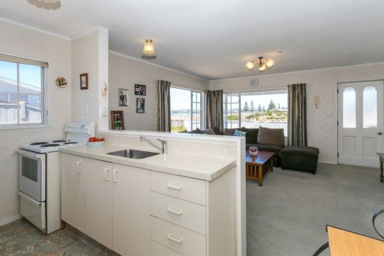 Photo of property in 2/64 The Esplanade, Westshore, Napier, 4110