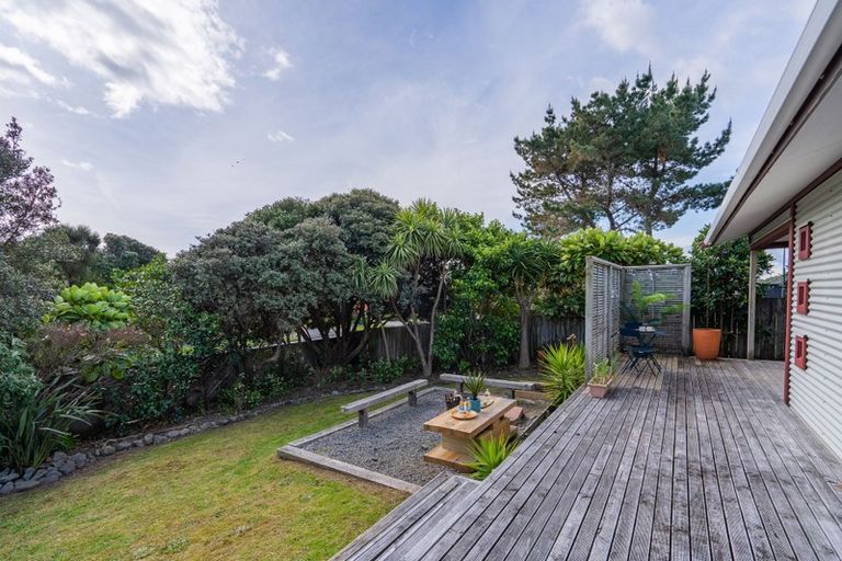 Photo of property in 52 Rutherford Drive, Waikanae Beach, Waikanae, 5036