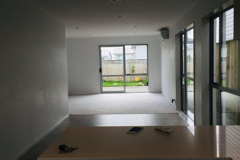 Photo of property in 31 Forbes Mccammon Drive, Swanson, Auckland, 0614