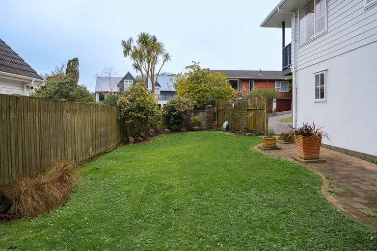 Photo of property in 12 Newnham Court, Tawa, Wellington, 5028
