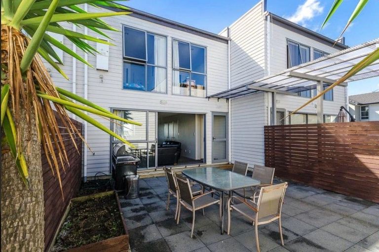 Photo of property in 16 Zabeel Crescent, Takanini, 2112