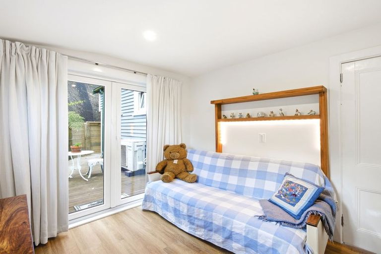 Photo of property in 8 Dudley Road, Lyttelton, 8082