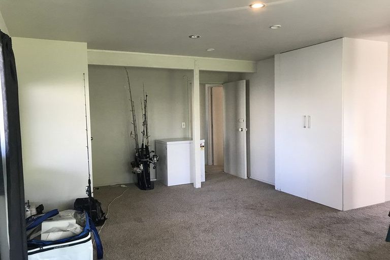 Photo of property in 2/4 Penning Road, Castor Bay, Auckland, 0620
