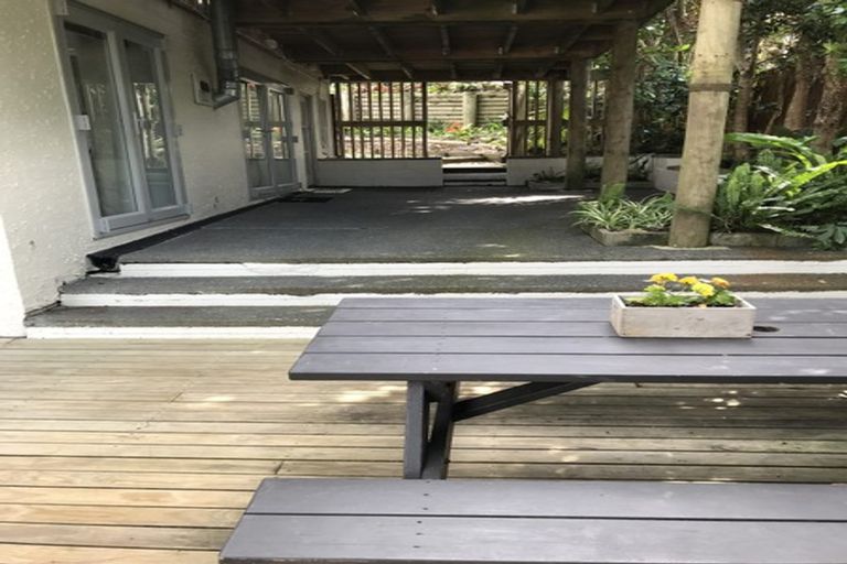 Photo of property in 44 Colmar Road, Mellons Bay, Auckland, 2014