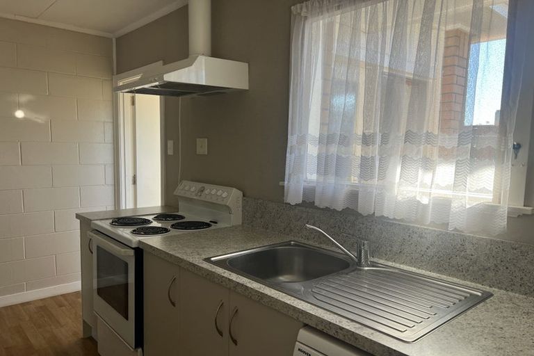 Photo of property in 24 Kensington Place, Fairfield, Hamilton, 3214