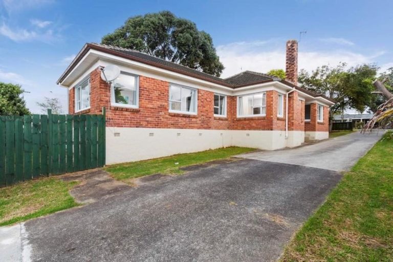 Photo of property in 56 Lynwood Road, New Lynn, Auckland, 0600