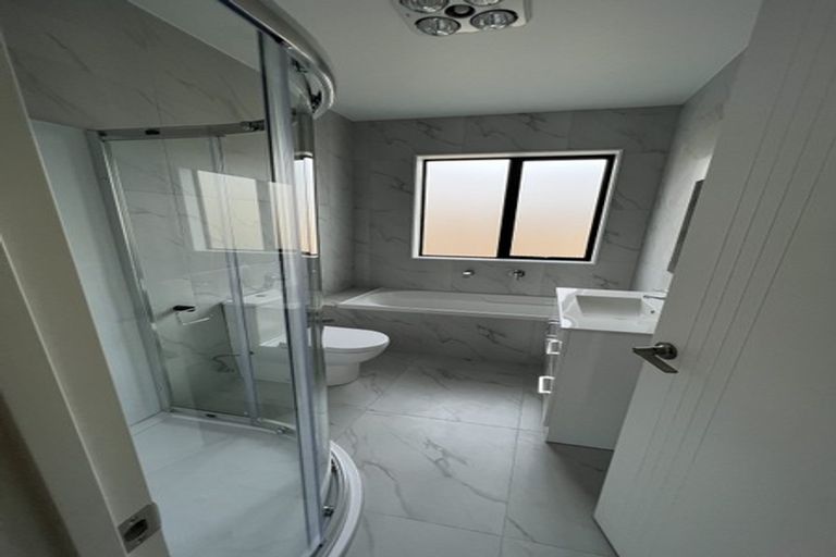 Photo of property in 8 Springhill Lane, Sunnyvale, Auckland, 0612