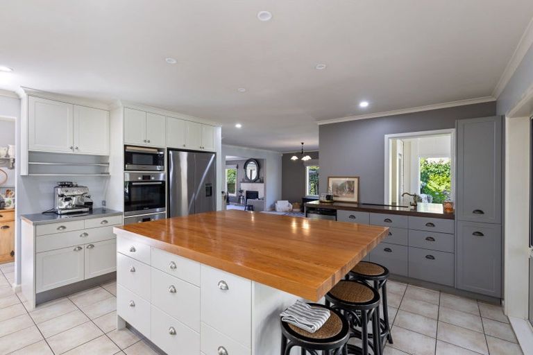 Photo of property in 33 Royal Oak Drive, Kelvin Grove, Palmerston North, 4414