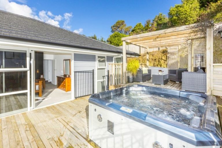 Photo of property in 32 King Charles Drive, Kingsley Heights, Upper Hutt, 5018