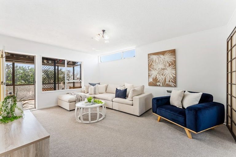 Photo of property in 1/20 Halldene Terrace, Red Beach, 0932