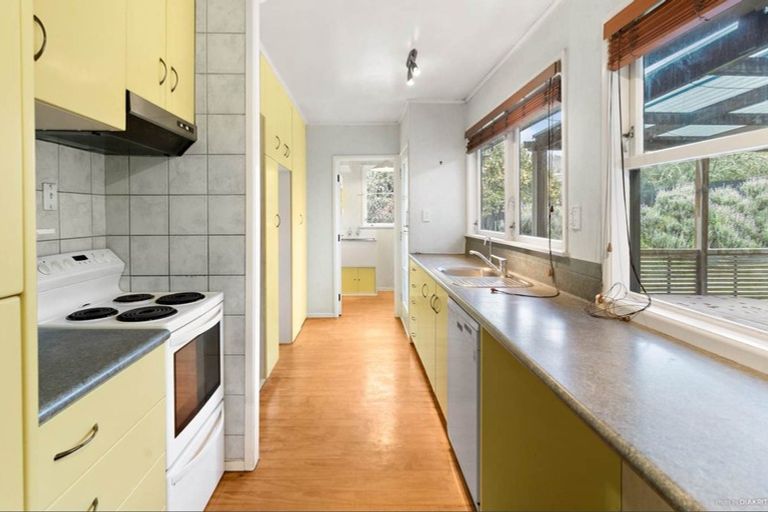 Photo of property in 8 Normanton Street, Glenfield, Auckland, 0629