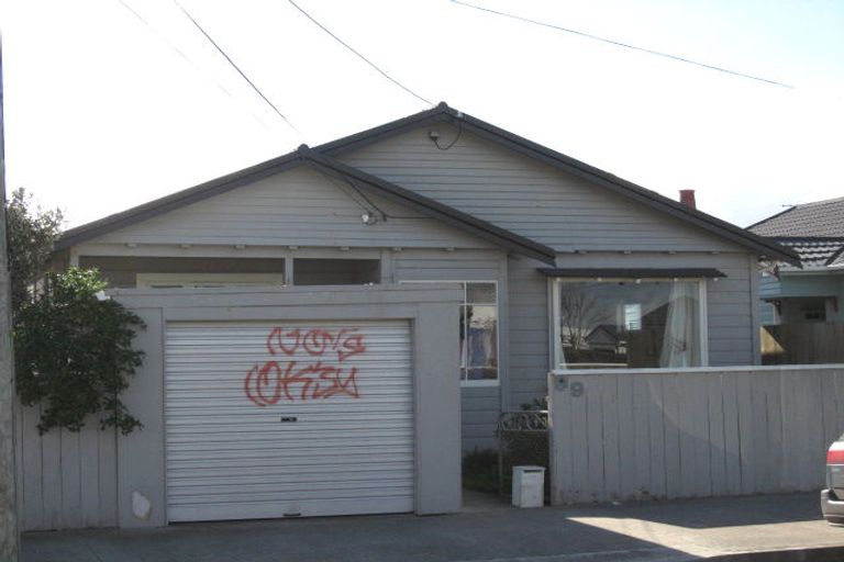 Photo of property in 99 Endeavour Street, Lyall Bay, Wellington, 6022