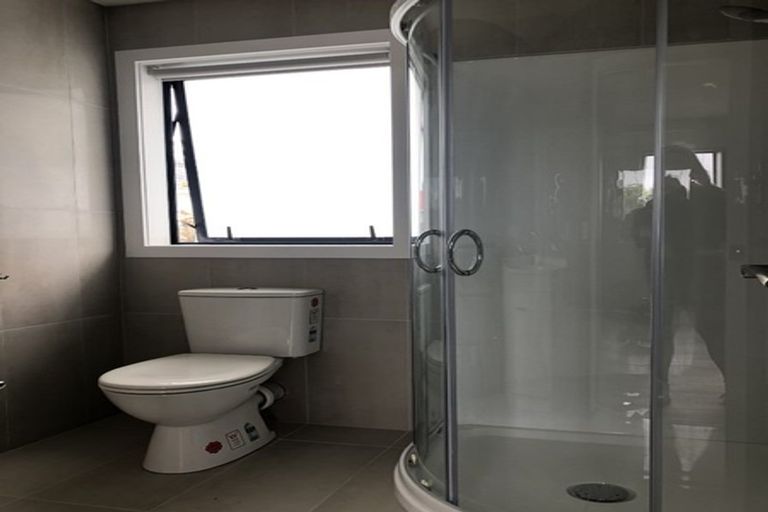 Photo of property in 106 Archers Road, Glenfield, Auckland, 0629