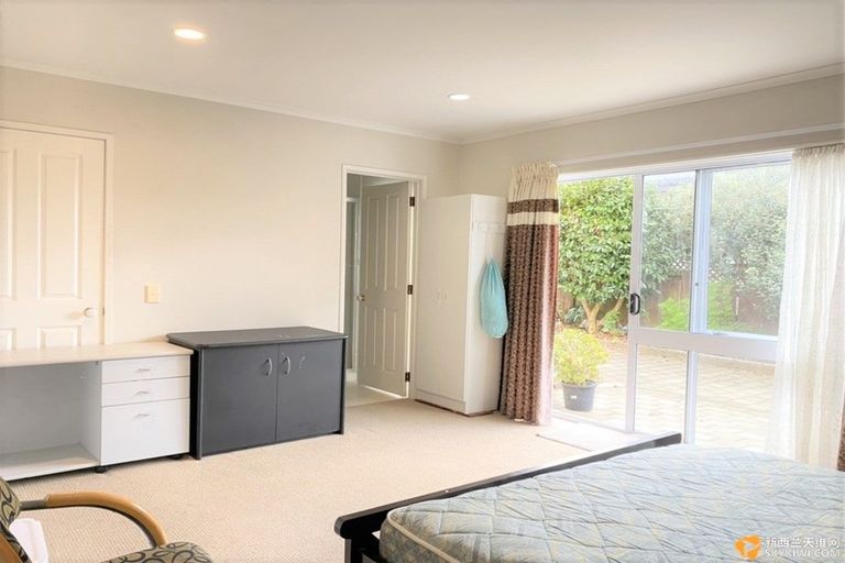 Photo of property in 2 Covina Place, Somerville, Auckland, 2014