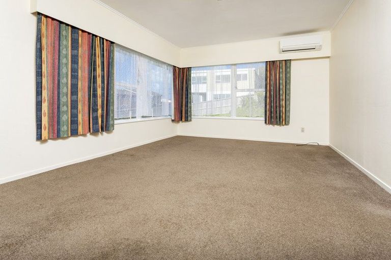 Photo of property in 2/18 Anne Road, Hillcrest, Auckland, 0627