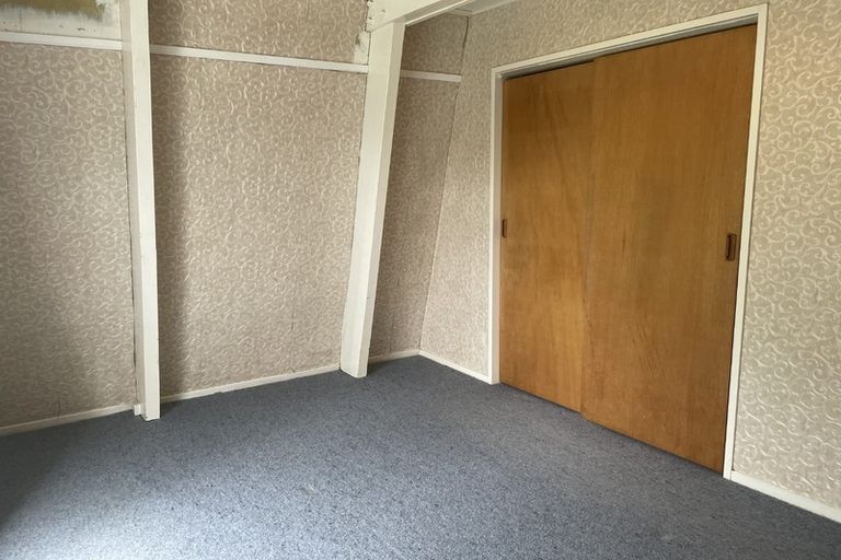 Photo of property in 39 London Road, Korokoro, Lower Hutt, 5012