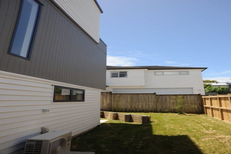 Photo of property in 7/11 Oteha Valley Road, Northcross, Auckland, 0632