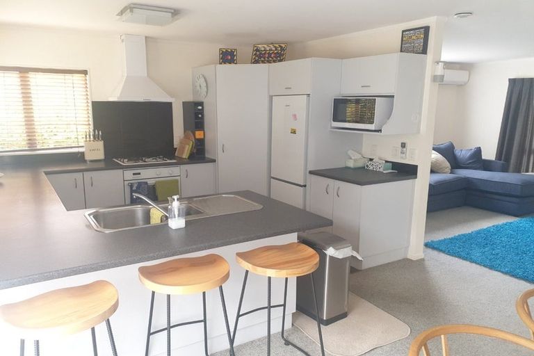 Photo of property in 136 Queens Drive, Lyall Bay, Wellington, 6022