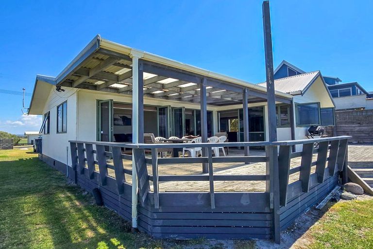 Photo of property in 167 Pukehina Parade, Pukehina, 3189