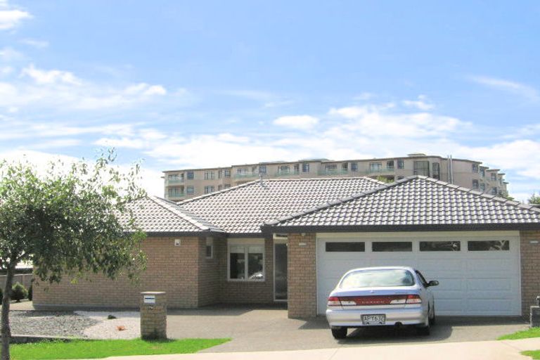 Photo of property in 79 Nimstedt Avenue, Oteha, Auckland, 0632