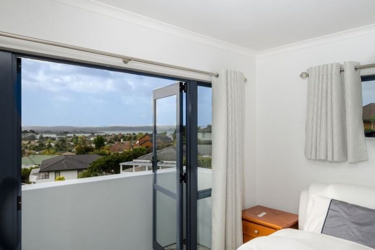 Photo of property in 114 Luckens Road, West Harbour, Auckland, 0618