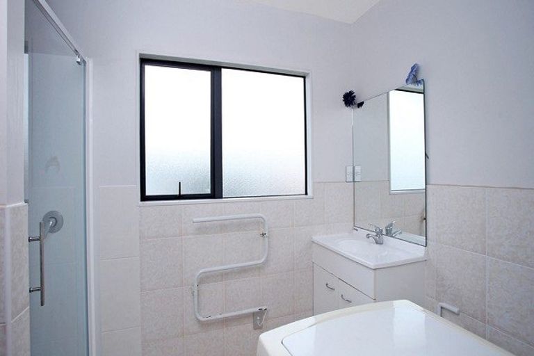 Photo of property in 97 Athena Drive, Totara Vale, Auckland, 0629