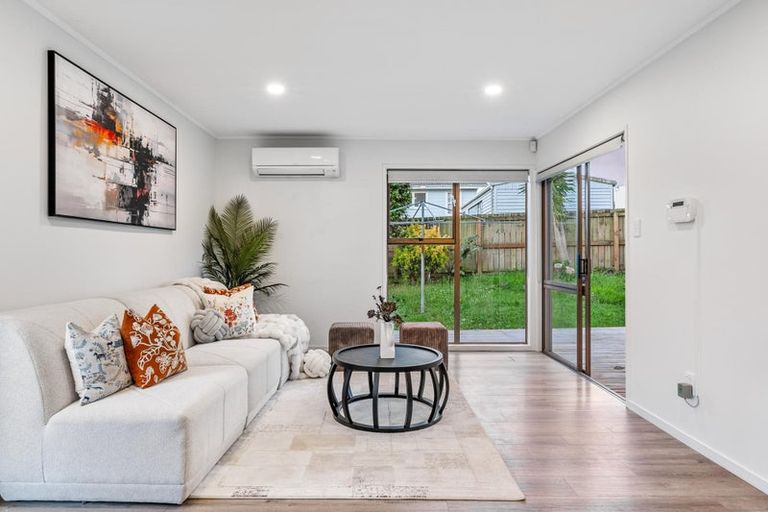 Photo of property in 34 Kelman Road, Kelston, Auckland, 0602