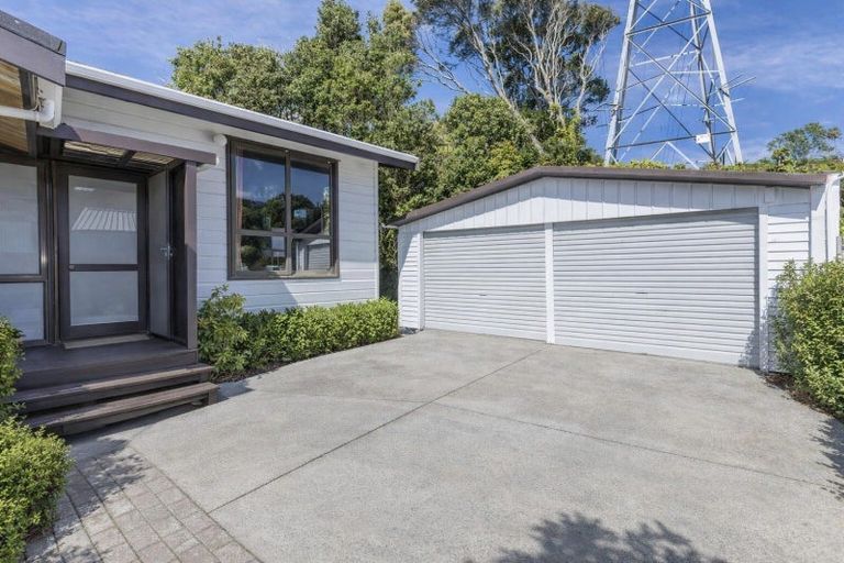 Photo of property in 28 John Witton Drive, Crofton Downs, Wellington, 6035