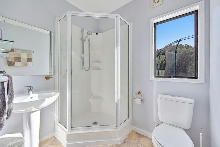 Photo of property in 13 Glenshee Place, Highland Park, Auckland, 2010