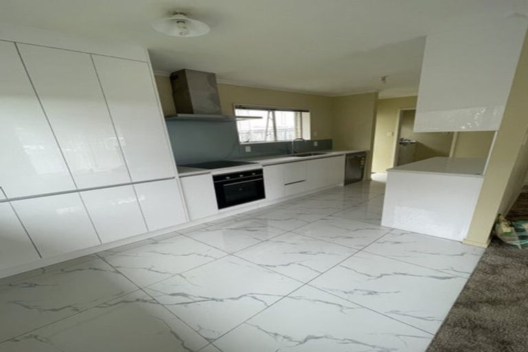 Photo of property in 83 Lynwood Road, New Lynn, Auckland, 0600