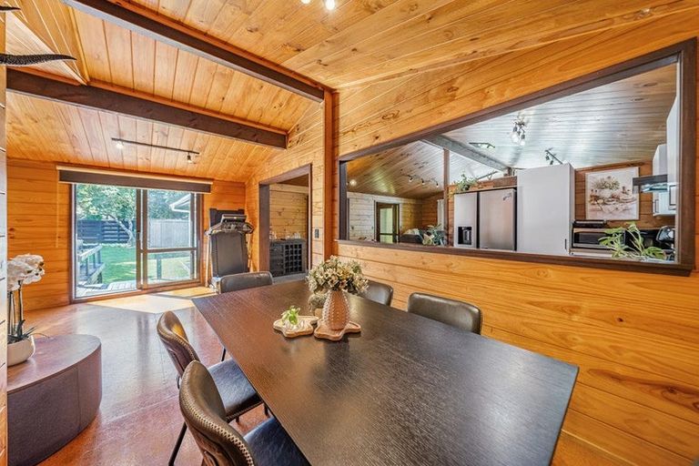 Photo of property in 135 Plateau Road, Te Marua, Upper Hutt, 5018